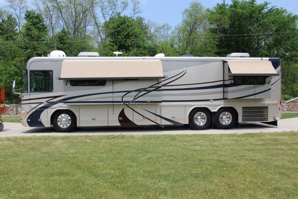 2004 Country Coach Intrigue Suite Escape - Image 61