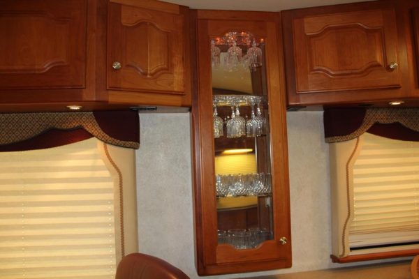 2004 Country Coach Intrigue Suite Escape - Image 10