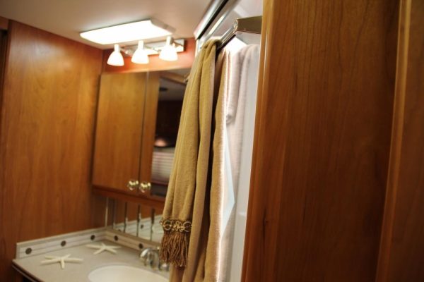 2004 Country Coach Intrigue Suite Escape - Image 18