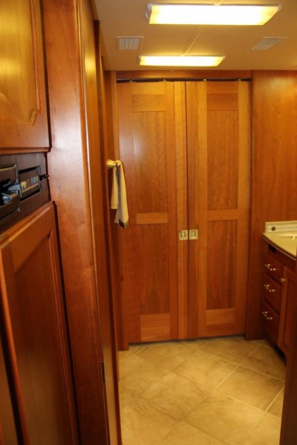 2004 Country Coach Intrigue Suite Escape - Image 24