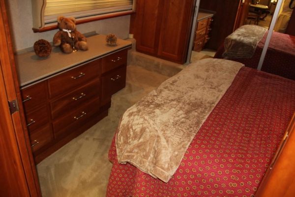 2004 Country Coach Intrigue Suite Escape - Image 26