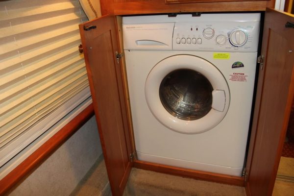 2004 Country Coach Intrigue Suite Escape - Image 28