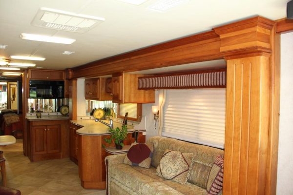 2004 Country Coach Intrigue Suite Escape - Image 32