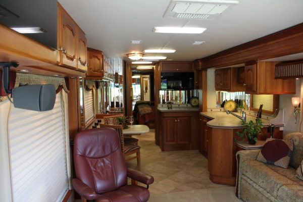 2004 Country Coach Intrigue Suite Escape - Image 33