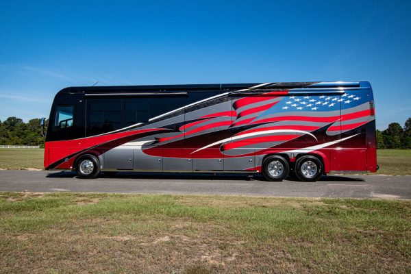 2017 Foretravel IH 45 Bath & 12 - Image 10