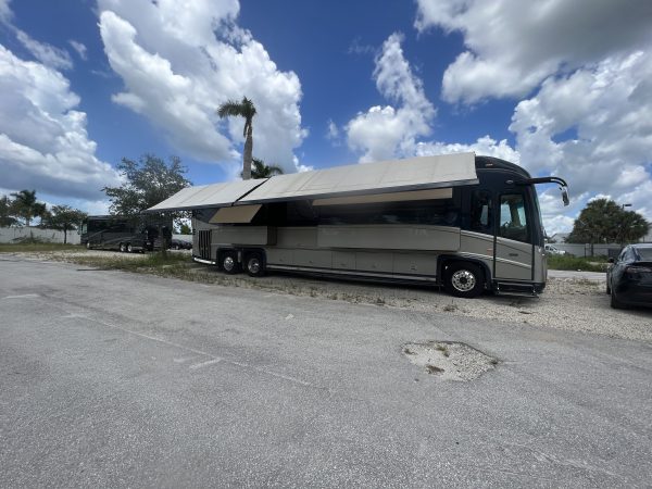 2011 Newell Coach P2000I - Image 10