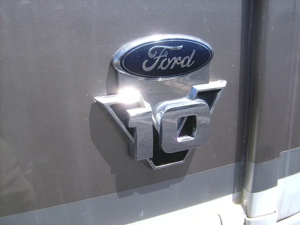 2015 Fleetwood Bounder Classic 36H - Image 51