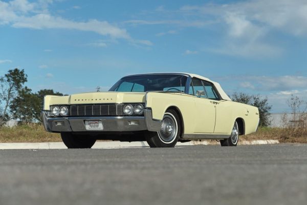 1967 Lincoln Continental Convertible - Image 10